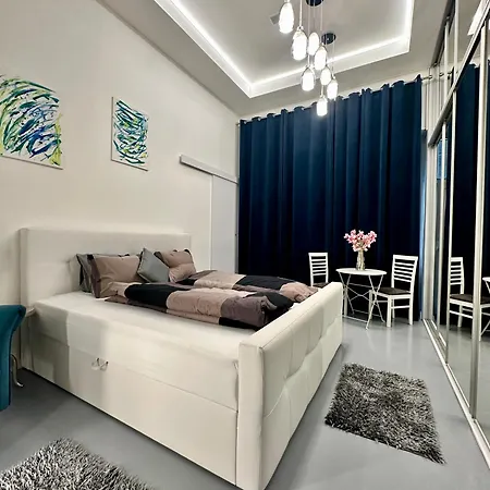 Main Square Apartment