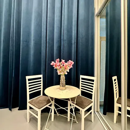 Prince Main Square Apartment - Garden - Kitchen - Coffee Machine - Wifi - Parking Available Free Public Or Paid Private For 20 Euro Per Stay Please Read Our Emails