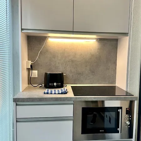 Prince Main Square Apartment - Garden - Kitchen - Coffee Machine - Wifi - Parking Available Free Public Or Paid Private For 20 Euro Per Stay Please Read Our Emails Apartmán *